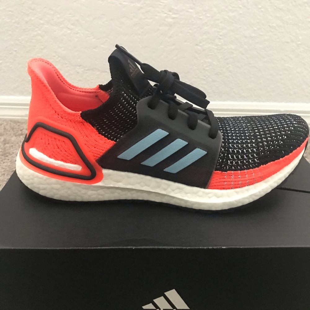 Women’s size 7 UltraBOOST 19